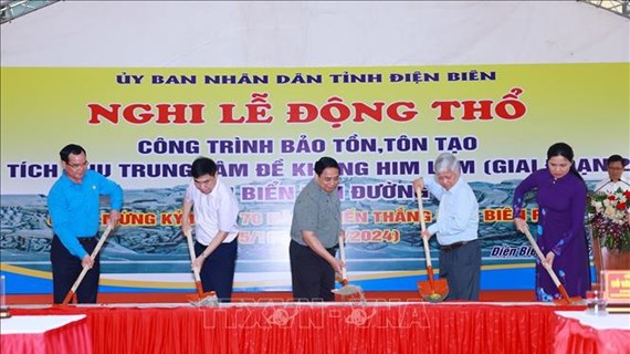 Premier continúa visita de trabajo en ciudad de Dien Bien Phu