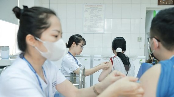 Millones de niños vietnamitas son protegidos por vacunación