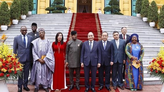 Presidente de Vietnam recibe al vicepresidente de Nigeria 