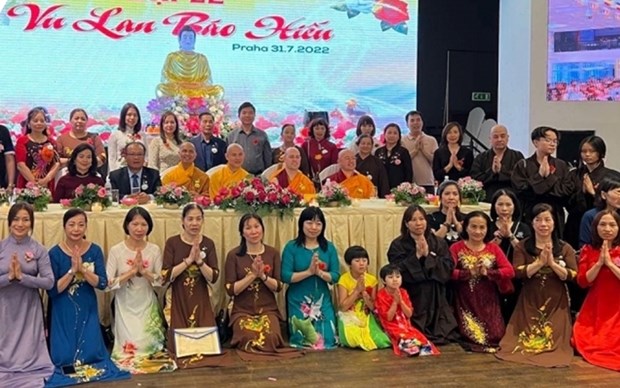Vietnamitas en Republica Checa celebran fiesta de Vu Lan hinh anh 1