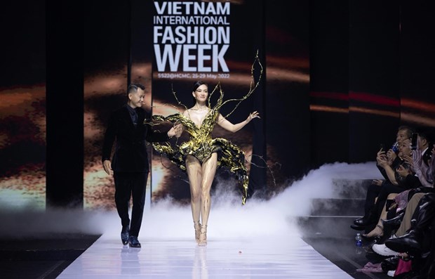 Semana internacional de moda en Vietnam llega a su fin hinh anh 1