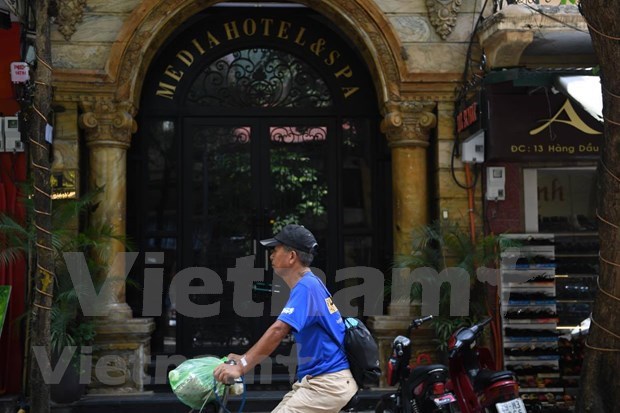 Recursos humanos en sector turistico de Vietnam “se sumergen” para superar el “tsunami” del COVID-19 hinh anh 2