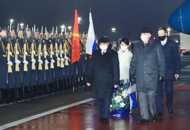 Presidente de Vietnam llega a Moscu para su visita oficial a Rusia hinh anh 1