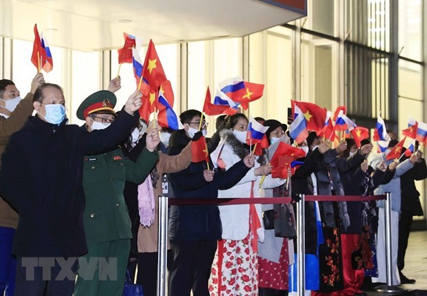 Presidente de Vietnam llega a Moscu para su visita oficial a Rusia hinh anh 2