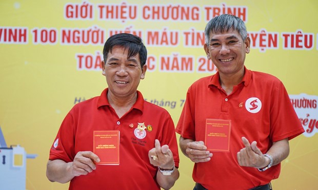 Honran a destacados donantes de sangre en Vietnam hinh anh 1