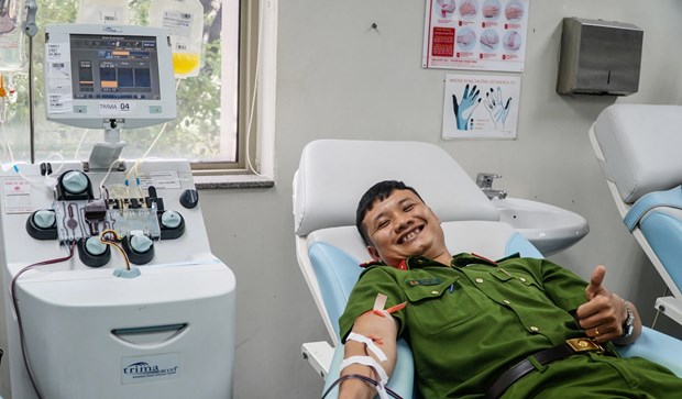 Honran a destacados donantes de sangre en Vietnam hinh anh 2