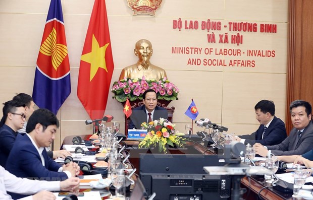 ASEAN auna esfuerzos frente a impactos del COVID-19 en trabajadores hinh anh 1