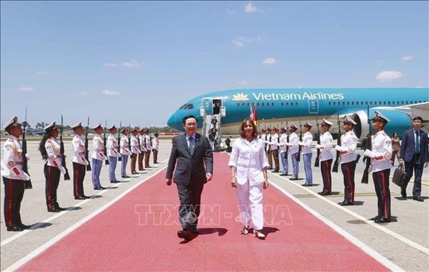 Presidente parlamentario de Vietnam inicia visita oficial a Cuba hinh anh 1