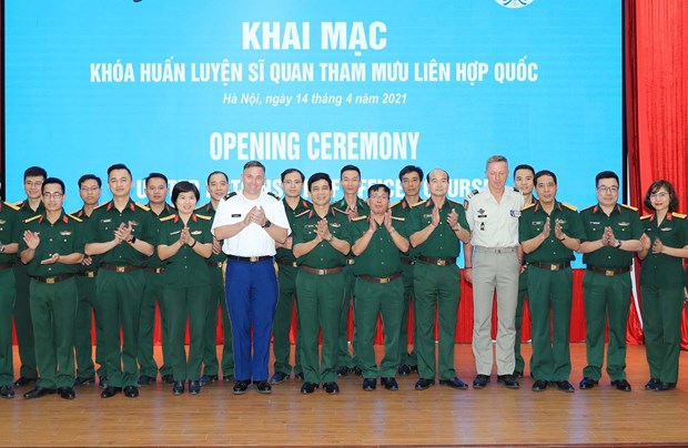 Inauguran en Vietnam curso de entrenamiento a oficiales de estado mayor de ONU hinh anh 3