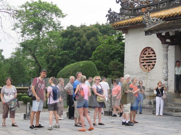 Mas de un millon de turistas visitan ciudad imperial de Hue hinh anh 1