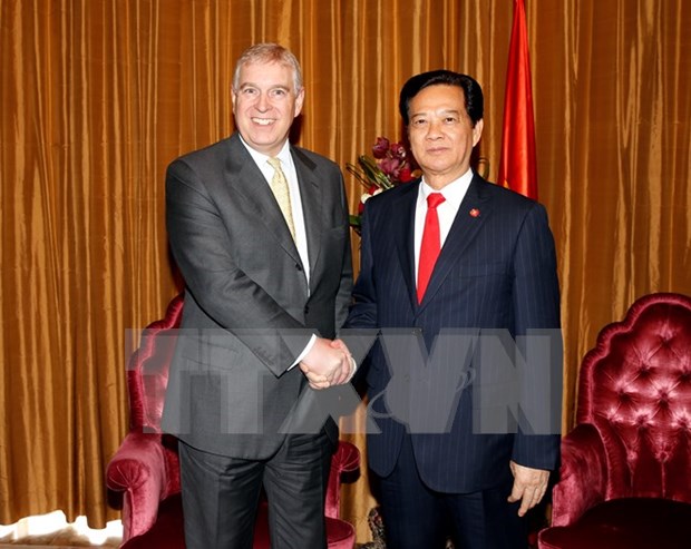 Cumple premier vietnamita amplio programa de encuentros en Singapur hinh anh 1