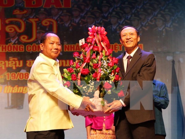 Celebran en Laos Dia tradicional de Policia Popular de Vietnam hinh anh 1