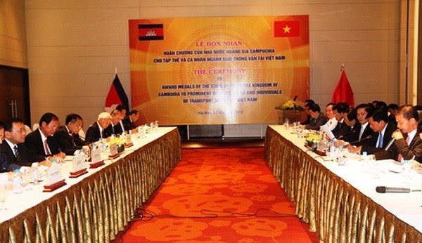 Vietnam y Cambodia facilitan transporte transfronterizo hinh anh 1