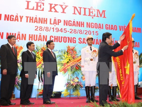 Diplomacia vietnamita honrada con Orden de Estrella Dorada hinh anh 1