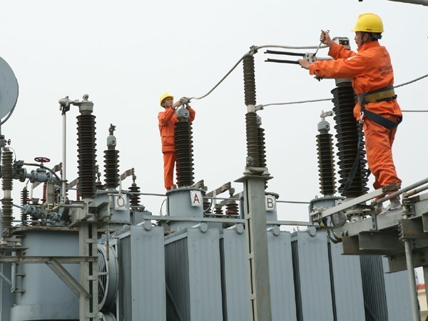 Instalan linea electrica que cruza mar mas larga de Vietnam hinh anh 1