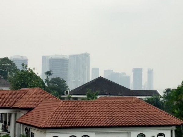 Alerta ante grave contaminacion en Singapur por incendios en Indonesia hinh anh 1