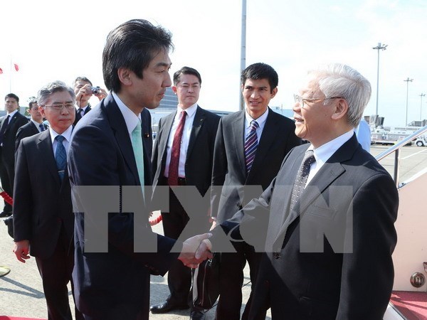 Lider partidista llega a Tokio para iniciar su visita oficial hinh anh 1