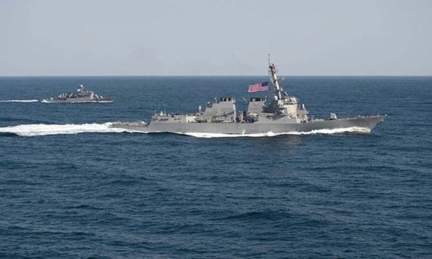 Mar Oriental: Buque EE.UU. acerca islas formadas ilegalmente por China hinh anh 1