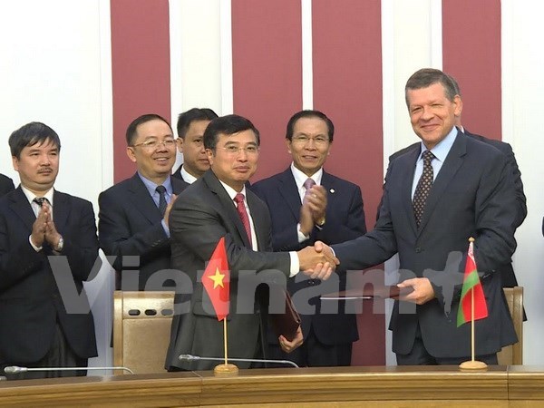 Vietnam y Belarus dan pasos en ampliacion de vinculos hinh anh 1