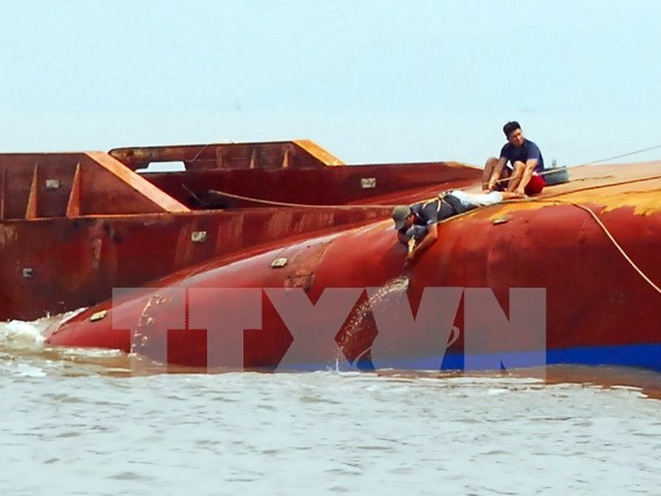 Recuperan dos supuestos restos de victimas de barcos accidentado hinh anh 1