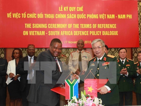 Vietnam y Sudafrica sostienen dialogo de politicas de defensa hinh anh 1