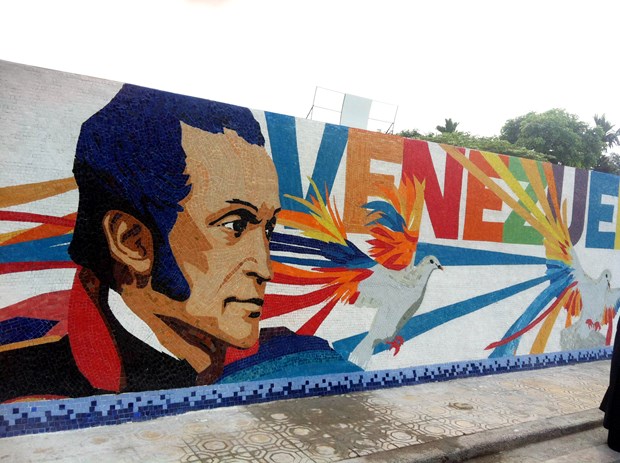 Imagen de Bolivar honrada en “obra del milenio de Hanoi” hinh anh 3