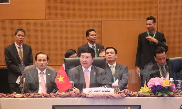 Viceprimer ministro vietnamita participa en reuniones de alto nivel de ASEAN hinh anh 1