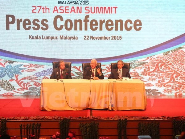 La XXVII Cumbre de la ASEAN cierra con exito hinh anh 1
