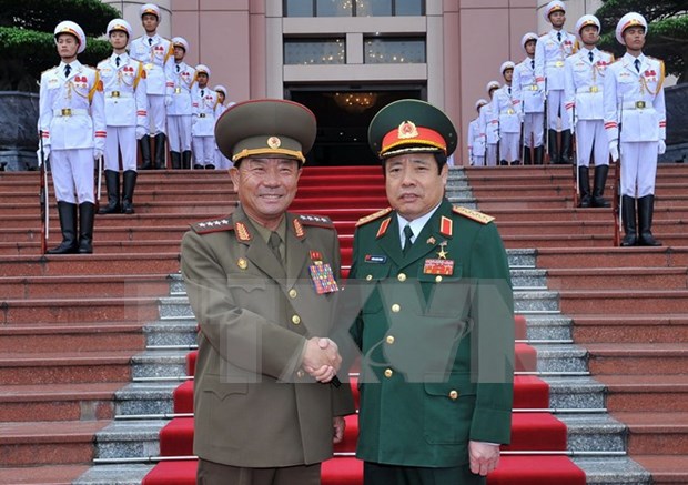 Ministro vietnamita de Defensa recibe a delegacion militar del Corea del Norte hinh anh 1