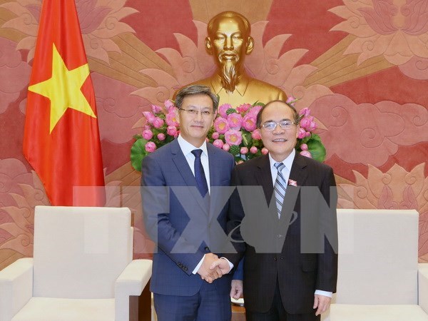 Vietnam considera importante desarrollo de relaciones de amistad con Laos hinh anh 1