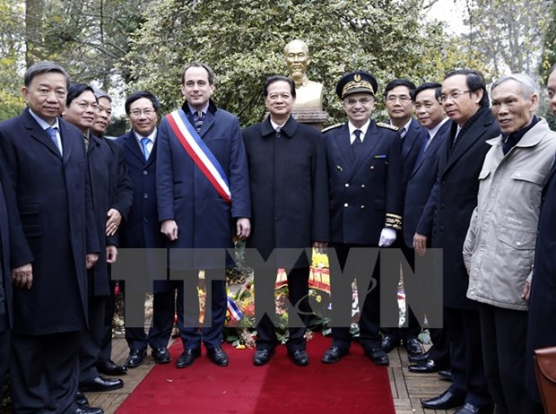 Primer ministro vietnamita inicia actividades en Francia hinh anh 1