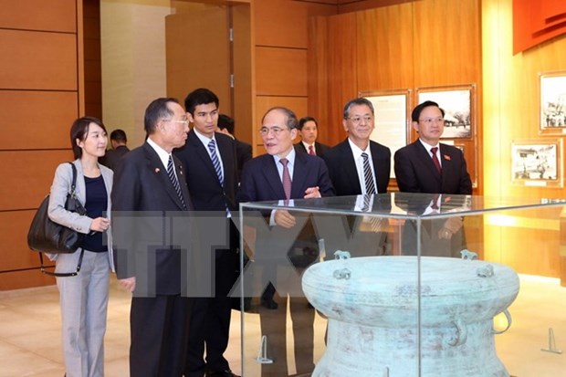 Presidente de Camara de Consejeros de Japon concluye exitosamente visita a Vietnam hinh anh 1