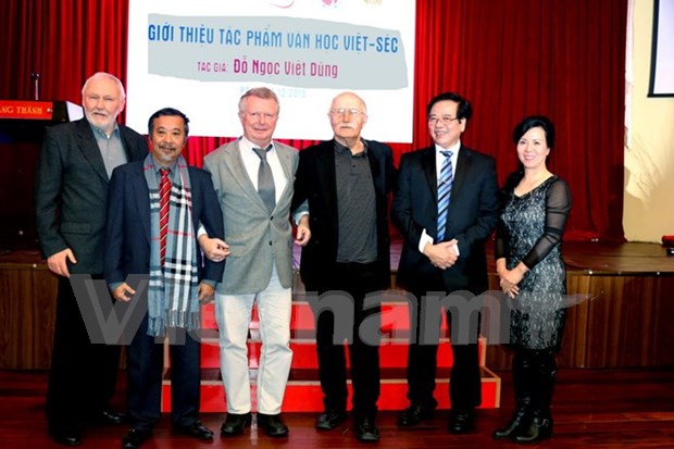 Intercambio literario Vietnam-Republica Checa por aniversario 65de nexos bilaterales hinh anh 1
