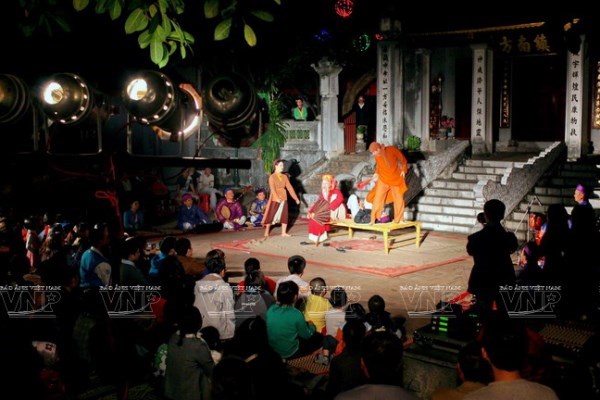 Esfuerzos en Vietnam para mantener vivas artes tradicionales hinh anh 1