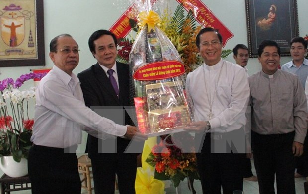 Frente de Patria felicita a comunidad religiosa en Binh Duong hinh anh 1