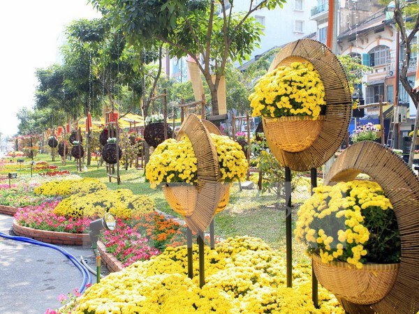 Recorrido de flores embellecera Ciudad Ho Chi Minh en Ano Nuevo Lunar hinh anh 1