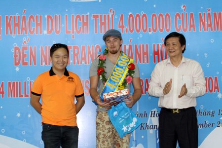 Recibe Khanh Hoa a turista numero cuatro millones hinh anh 1