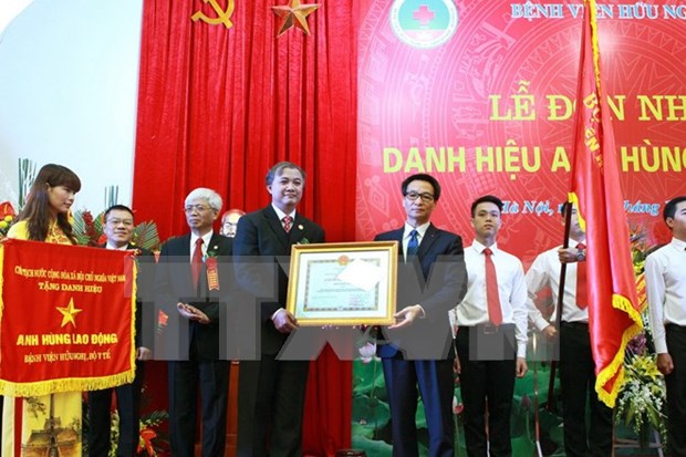 Recibe Hospital Huu Nghi titulo de Heroe del Trabajo hinh anh 1