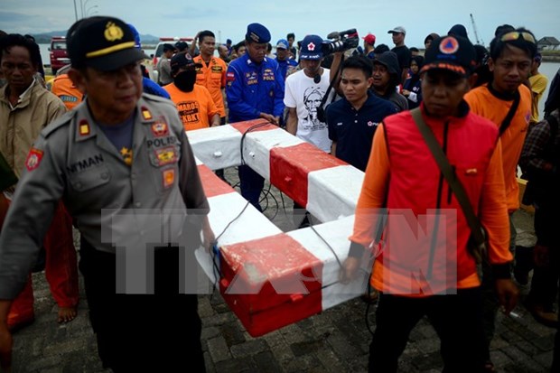 Cesa Indonesia la busqueda de desaparecidos del barco naufragado hinh anh 1
