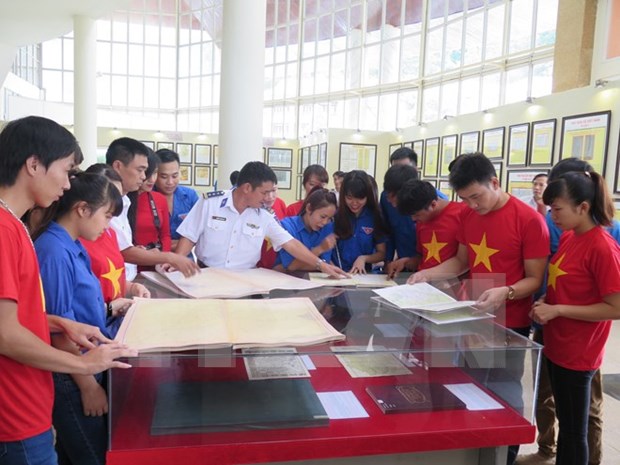 Exhibicion ratifica soberania vietnamita en Hoang Sa y Truong Sa hinh anh 1