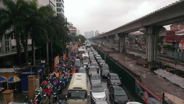 Hanoi apunta medidas para reducir congestion de transito hinh anh 1