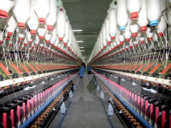 Sector de confecciones- textiles de Vietnam preocupado por desafios en 2016 hinh anh 1