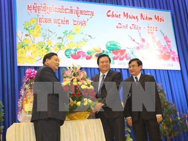 Localidades vietnamitas y cambodianas fomentan relaciones de amistad hinh anh 1