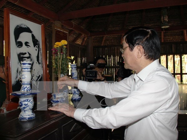 Presidente vietnamita visita Tay Ninh en primer dia del Ano de Mono hinh anh 1