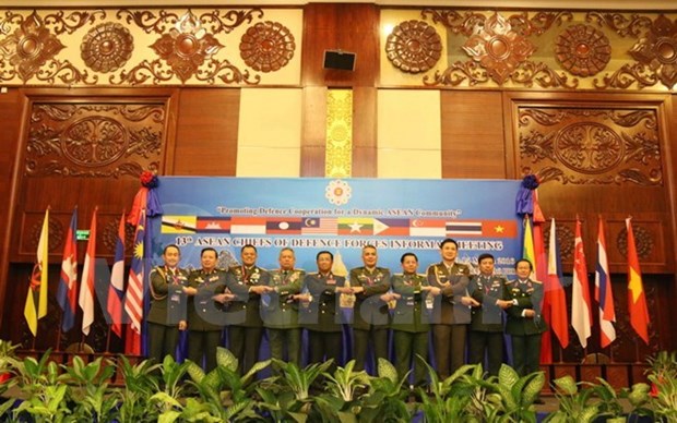 Inauguran en Laos conferencia de jefes de las fuerzas armadas de ASEAN hinh anh 1