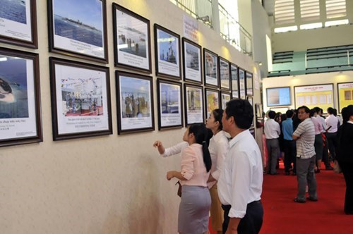 Exposicion de documentos historicos muestra soberania vietnamita sobre islas en Mar hinh anh 1