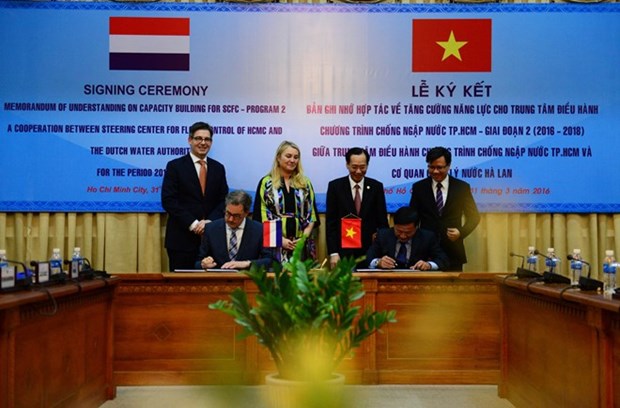 Ciudad Ho Chi Minh y Holanda cooperan en respuesta a cambio climatico hinh anh 1