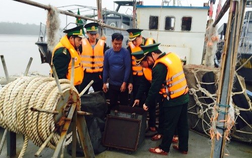 Arrestan a buque chino que transporta petroleo de origen no identificado hinh anh 1