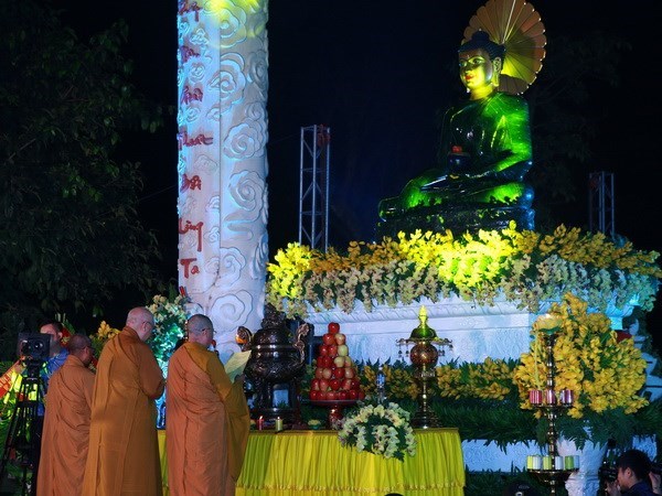 Exponen en Vietnam estatua de Buda mas grande del mundo hinh anh 1