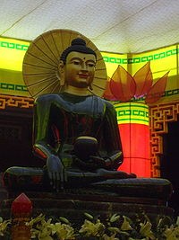 Llega a Hai Phong estatua de Buda de jade mas grande del mundo hinh anh 1